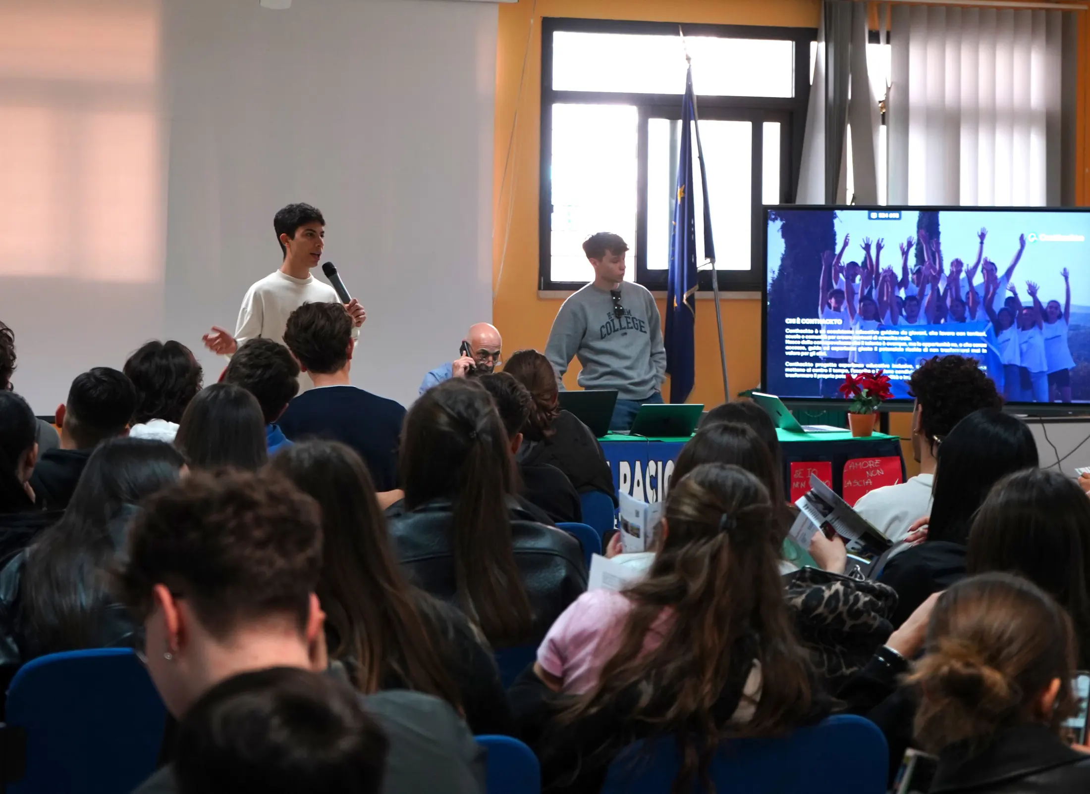 Un gruppo di studenti Conthackto