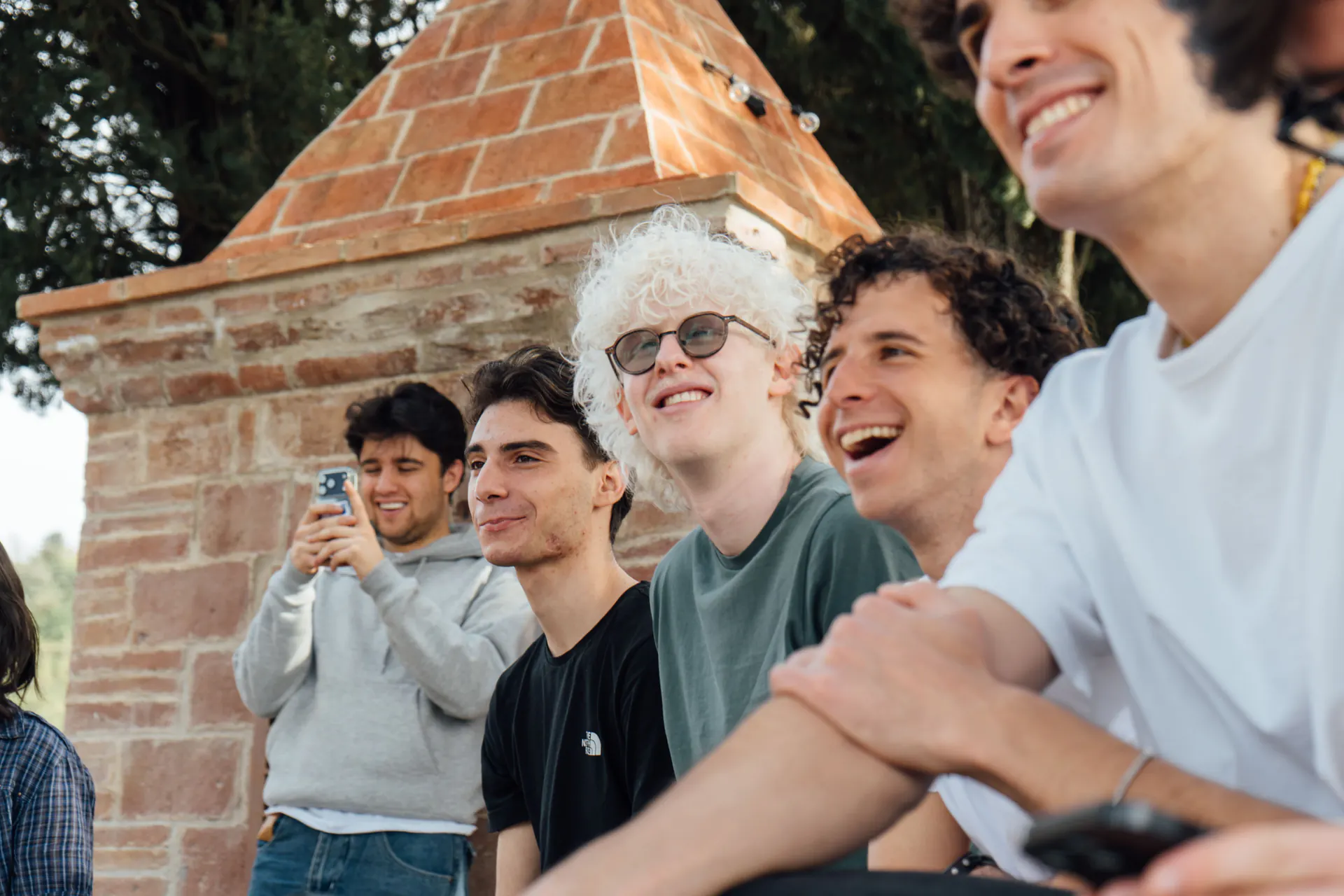 Giovani riuniti durante Elevate
